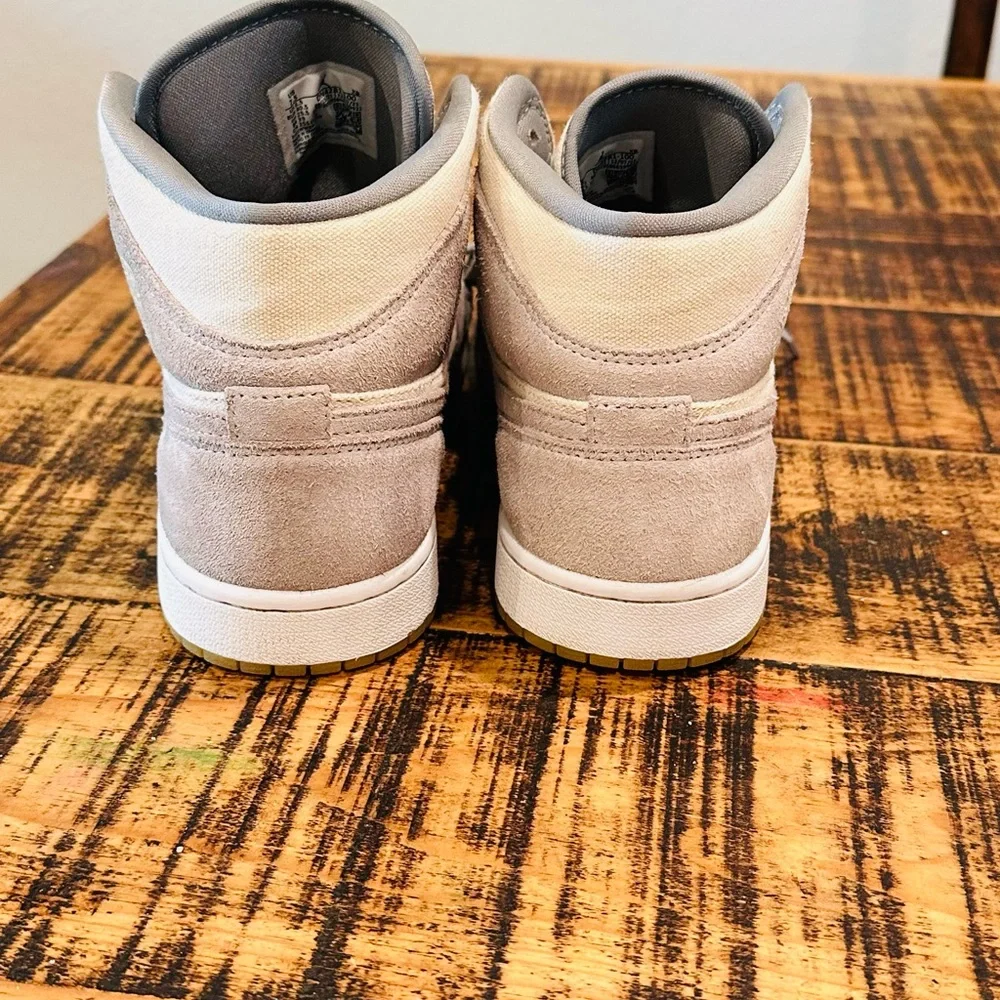 AIR JORDAN 1 MID SE COCONUT MILK GUM MENS BASKETBALL SHOES - Picture 3 of 13